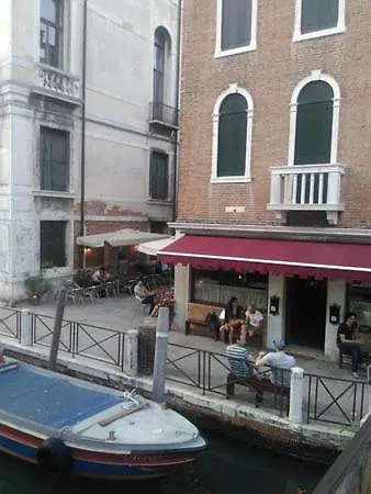 With Private Bathrooms Diedo 2 *